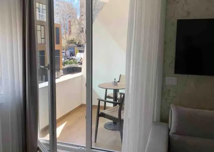 Luxury Center 地拉那